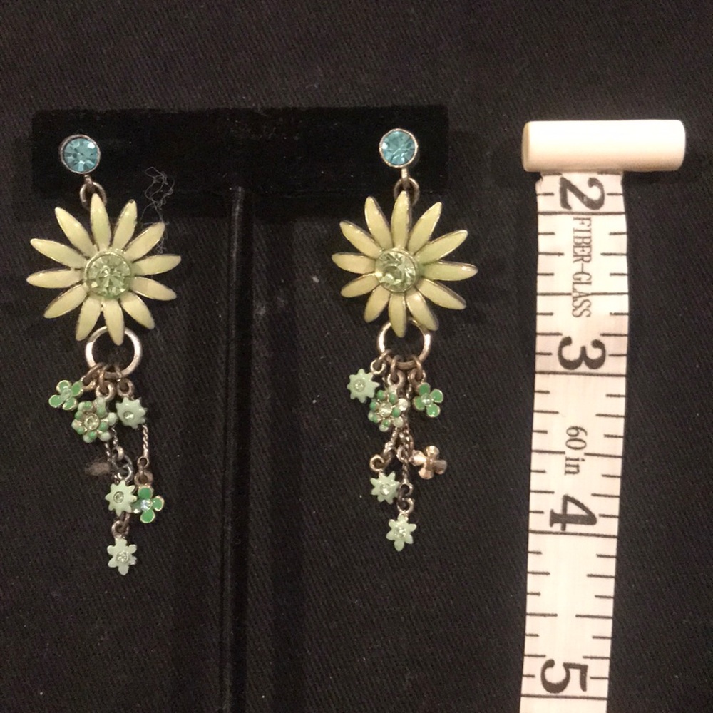 Pilgrim flower earring